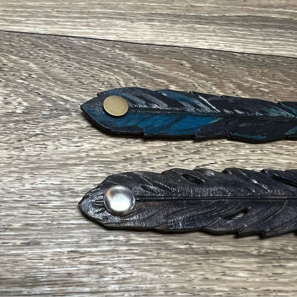 Handmade Leather Feather Bracelet. - Picture 3 of 5